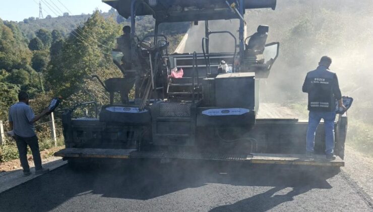 Akçakoca’da İki Köyü Birbirine Bağlayan Yol Asfaltlanıyor