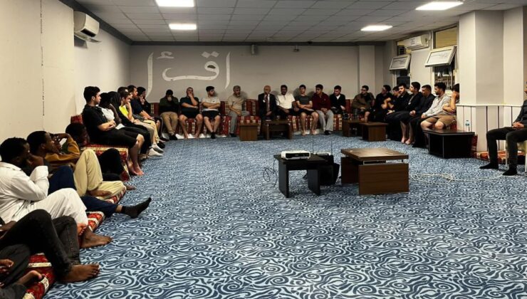 Düzce’de Üniversiteli Gençler Kariyer ve Gelecek Hedeflerini Konuştu