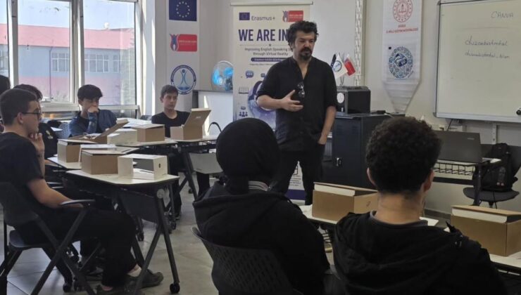 Düzce’de Öğrenciler Sanal Gerçeklikle Geleceğin Tasarımlarını Oluşturdu